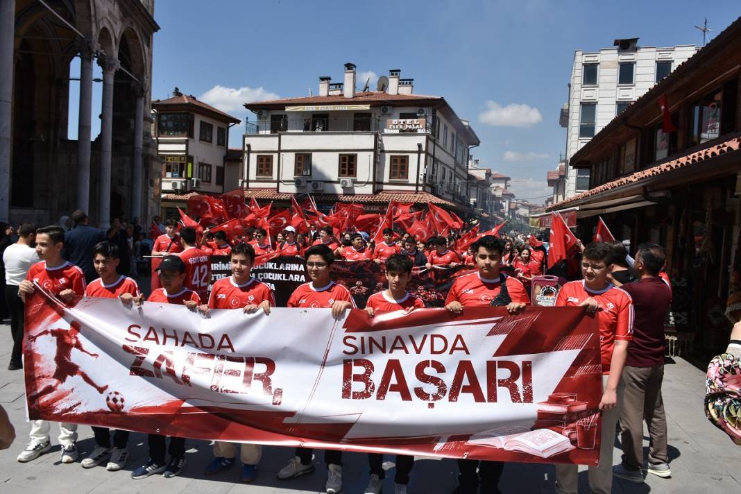 Konya'da LGS öğrencilerinden A Milli Futbol Takımı'na coşkulu destek 6